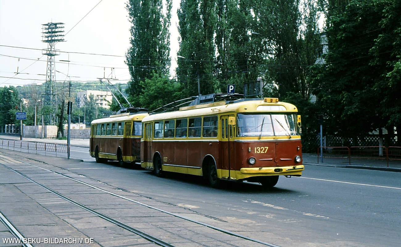 https://www.beku-bildarchiv.de/forum/ukr/Kiew-1327-15061992-KyrylivskaStPodilskeDepot-92131823.jpg